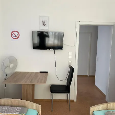 Fam M & H Schoene 4 In *